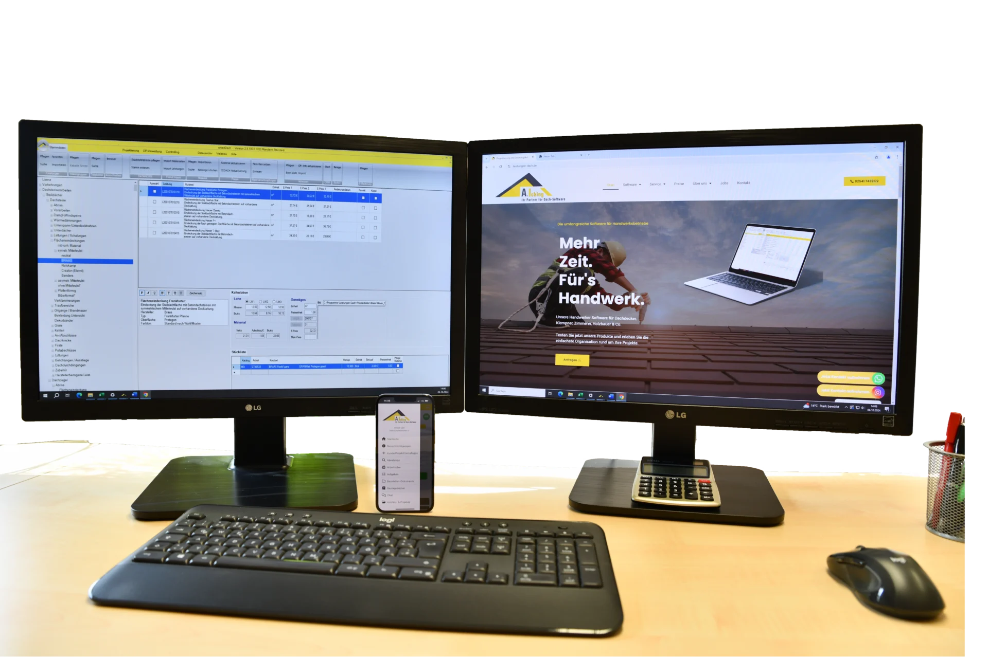 Digitaler Arbeitsplatz mit smartDach smartDach auf zwei Monitoren und einem Smartphone am Arbeitsplatz
